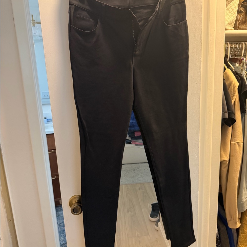 Yummie brand Black Sculpting High-Waist Leggings with Side Pockets